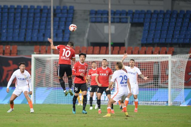 英超直播-堪比世界杯精彩!罗慕洛一己之力拖慢山东争冠步伐